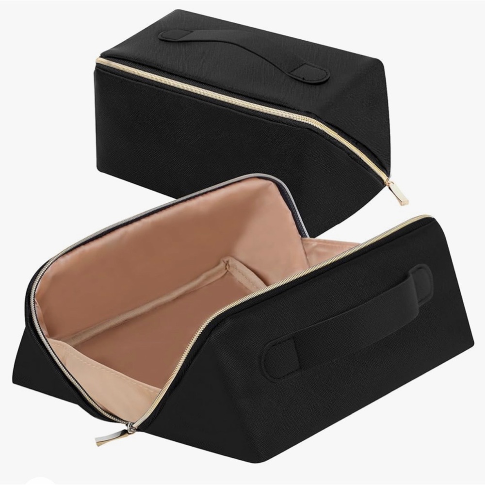 NWT Portable Makeup Bag Opens Flat for Easy Access
